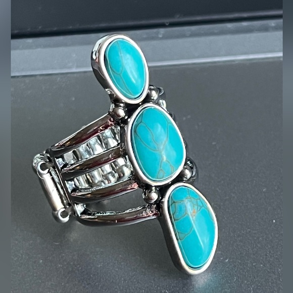 New Turquoise Stone Linear Silver Ring - Picture 5 of 7
